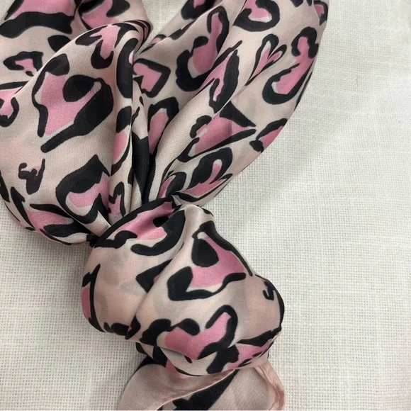 NWT ⚜️💖⚜️ Piper K Gorgeous Valentine’s Day Hearts Scarf - Picture 3 of 4
